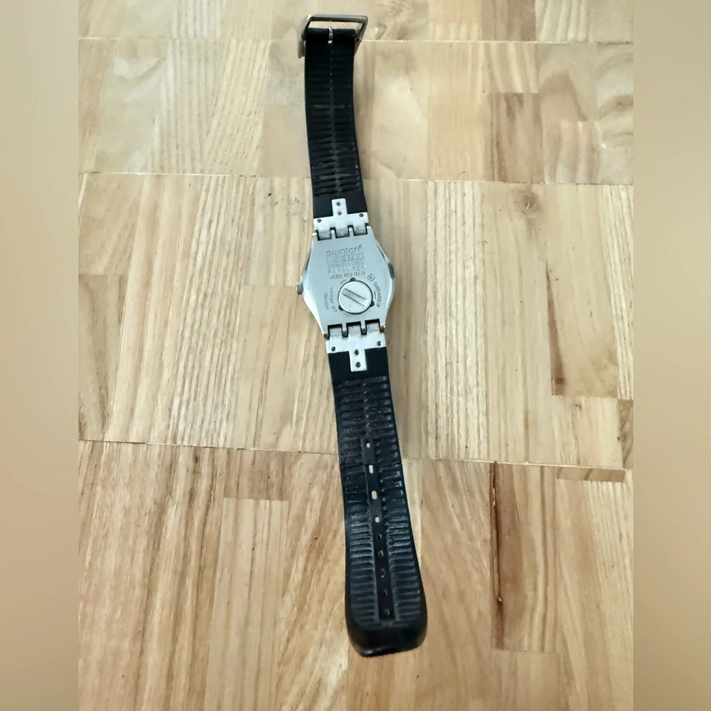 Vintage swatch irony Fancy Me silver tone watch NEW BATTERY NEEDS STRAP